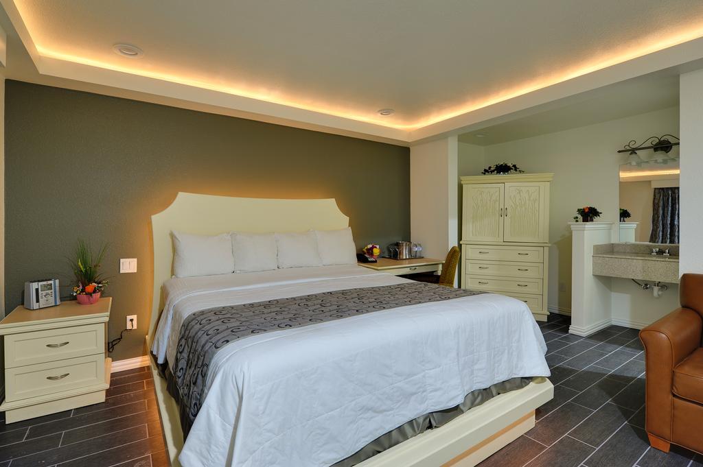 Romantic Inn & Suites Dallas Szoba fotó