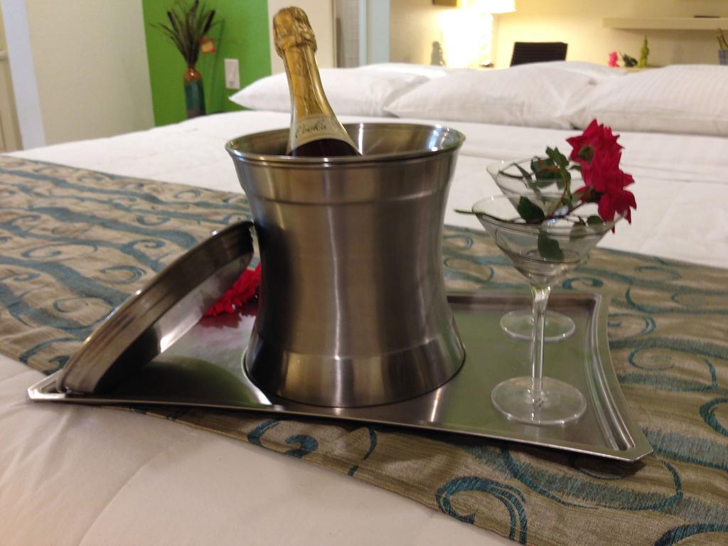 Romantic Inn & Suites Dallas Kültér fotó