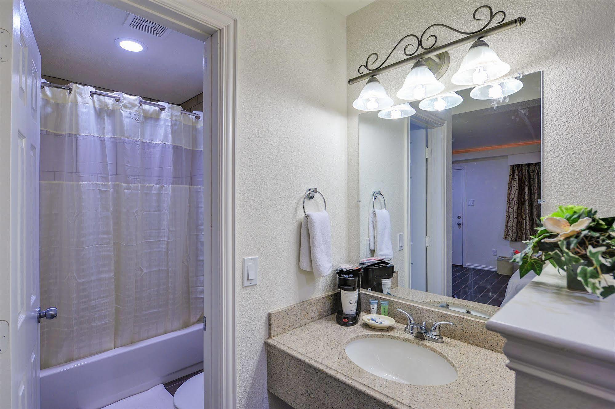 Romantic Inn & Suites Dallas Kültér fotó