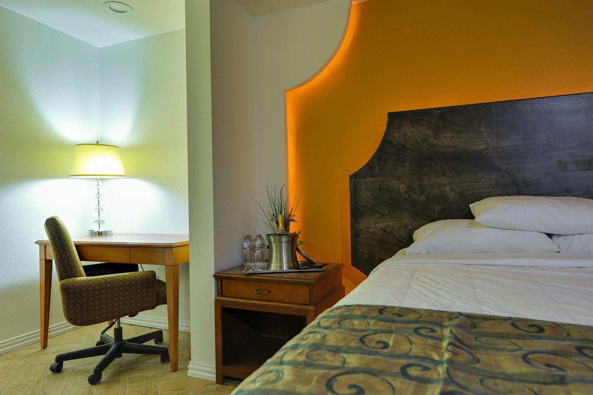 Romantic Inn & Suites Dallas Kültér fotó