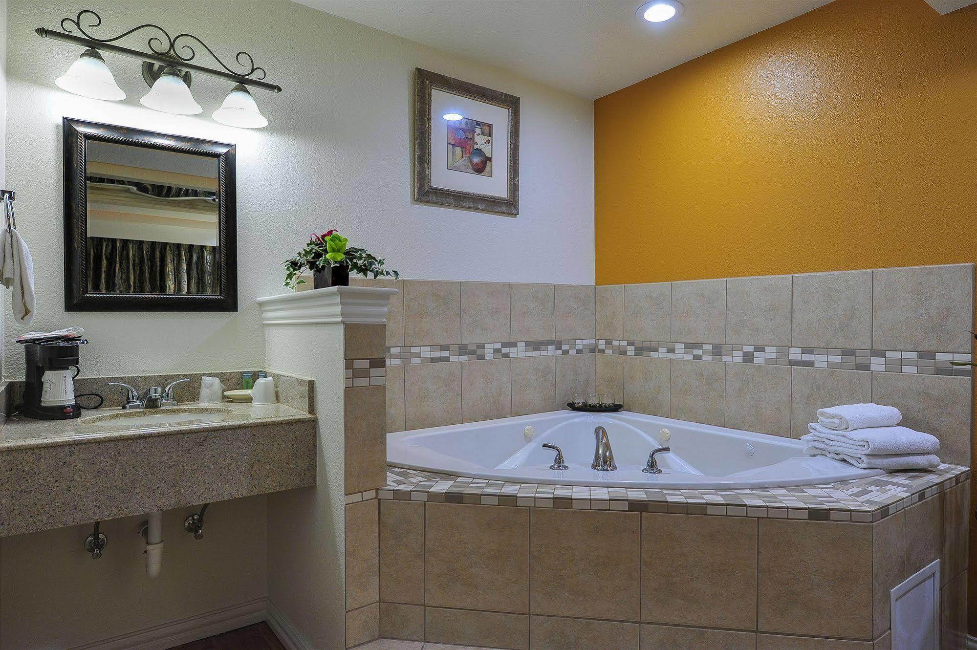Romantic Inn & Suites Dallas Kültér fotó